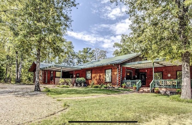 $100 off June Special *WATERFRONT* Lake Tawakoni Log House