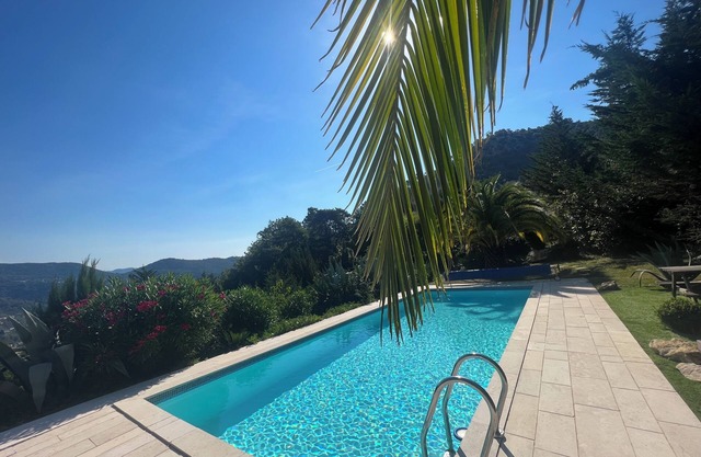 100% private. Villa Palmeraiepap Nice® Swimming pool, 3 terrace, Jacuzzi.