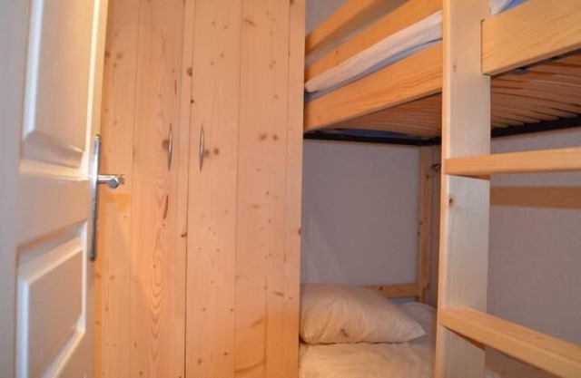 100m from shops, 3rd floor, view mountain, balcony, tv, 25m², Les Menuires