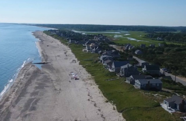 101 Ploughed Neck - Charming home .1 mile to East Sandwich beach w. marsh viewnn