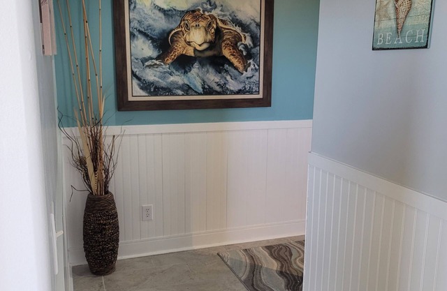 #1010 End Unit, Sleeps 8-Amazing Views of Sunrises & Sunsets, Chairs included