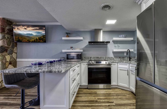 1023 English Mtn by Beyond Expectations: Newly Renovated 5 Star Condo w/Views