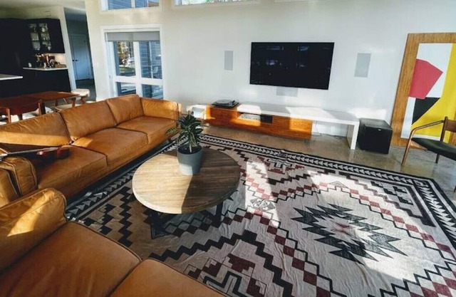 103c carriage · Canoe Landing: Luxury Waterfront Retreat, Hot Tub