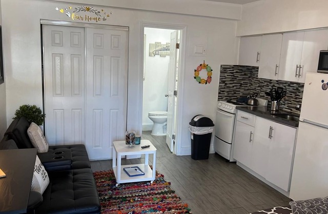 105 Cozy Budget Studio Fully Equipped at Hollywood
