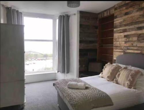 106 Brynmill - Room 5 - Sea views