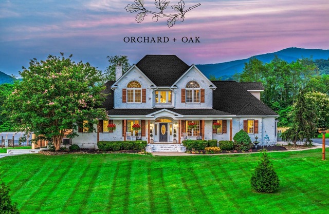 10BR Estate/Dome Pool/Pickleball/Sauna/Theater/Arcade/Sleeps 33