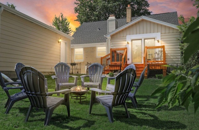 10min to DT + Fire Pit + Home Gym + Shuffleboard