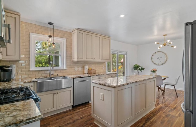 10mins to downtown Ranch living on 1/2 acre