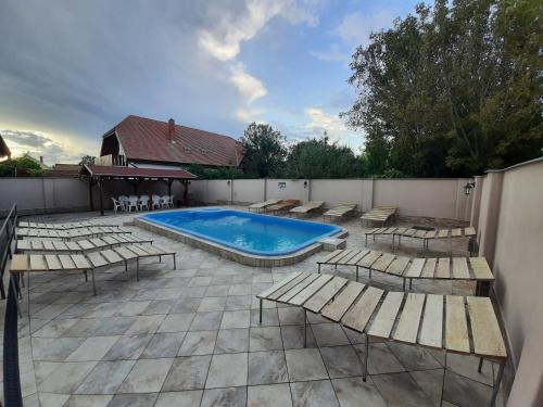 11 féröhelyes apartman