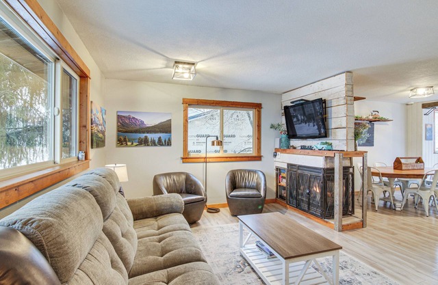 11 Mi to Bozeman: Family Home w/Movie Room!