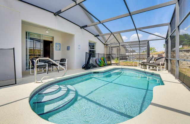 11 Mi to Disney: Home w/Pool in Davenport!