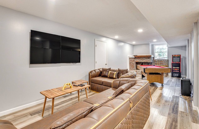 11 Mi to Dtwn Birmingham: Home w /Pool Table!