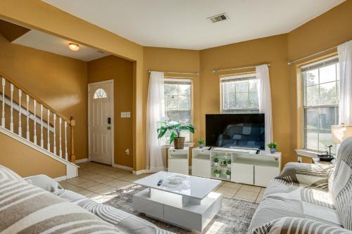 11 Mi to Dtwn Houston Pet-Friendly Home with Yard!
