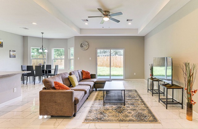 11 Mi to Dtwn Houston: Family Home w/Yard