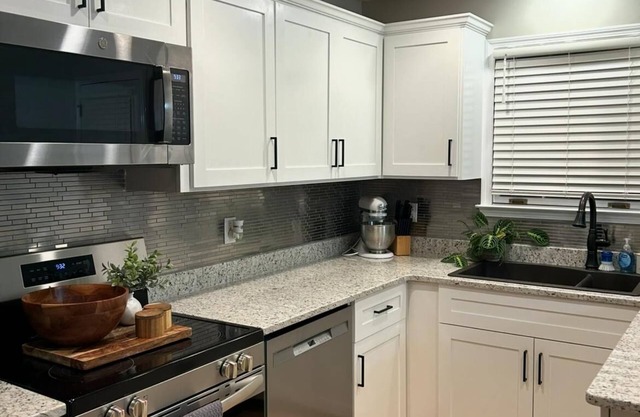 11 miles from Augusta National! nCharming 2-bedroom house in North Augusta