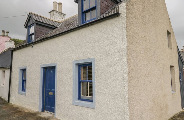 11 VILLAGE, pet friendly, character holiday cottage in Portsoy