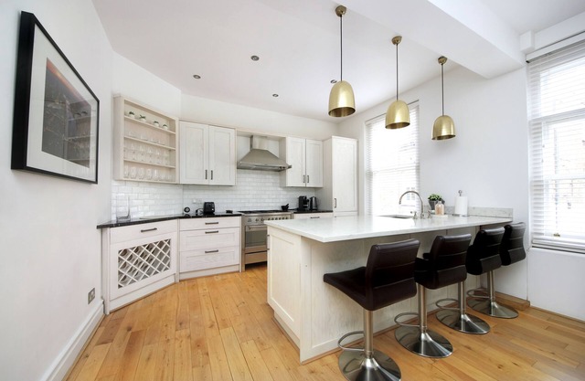 110 m² luxury two-bed apartment in Earls Court
