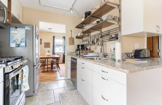 110 South! Beautiful Neighborhood 3 Bedroom