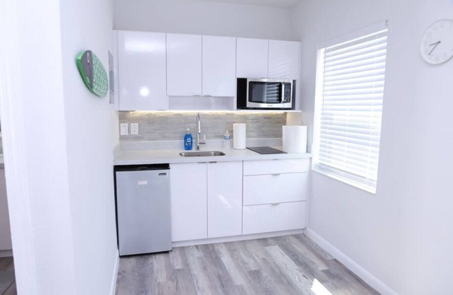 1113 Douglas rd · Cozy Studio w/parking & private patio w/BBQ