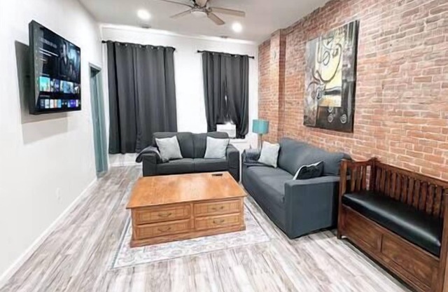 115#303 /Vintage Meets Modern: Contemporary Loft