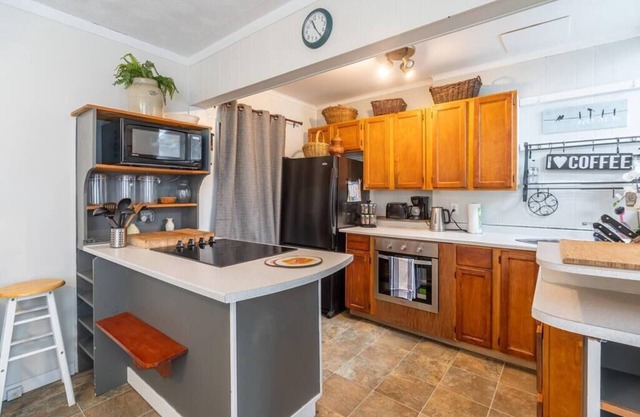 115 Charming Townhouse , Historic Hydrostone