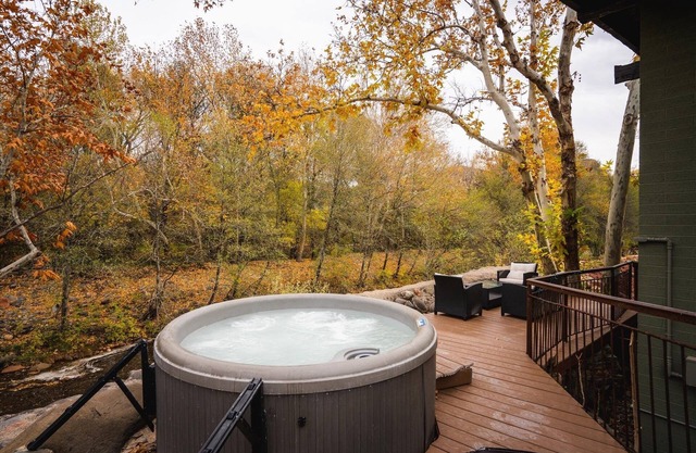 12 Creekside Retreat 1 Bedroom Condo by RedAwning