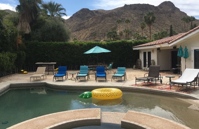 12 Guests Home in Araby Cove Neighborhood Views of Mountains and City Lights