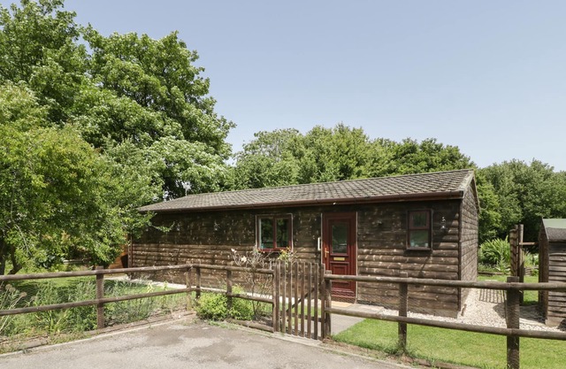 12 LINHAY, pet friendly, with a garden in Beaminster