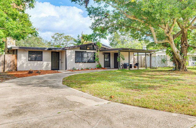 12 Mi to Beach: Home w/Outdoor Dining in Cocoa!