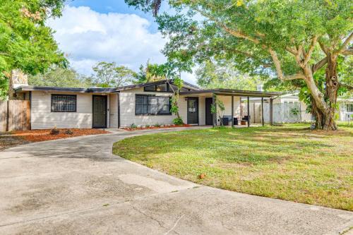 12 Mi to Beach Home with Outdoor Dining in Cocoa!