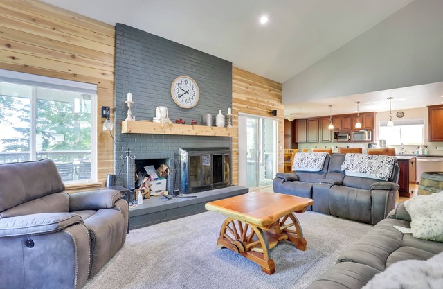 12 Mi to Dtwn Denver: Littleton Family Home!