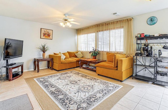 12 Mi to Energy Corridor Family Home with Grill!