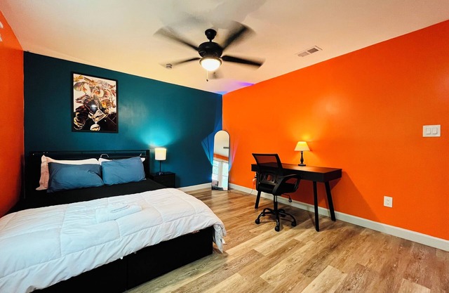 12 mins to DT, 2 BR, Free Parking, A/C, Sleeps 5