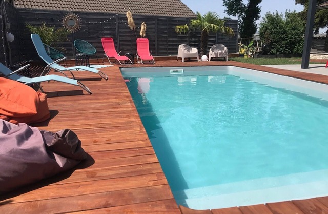 12 people house with swimming pool