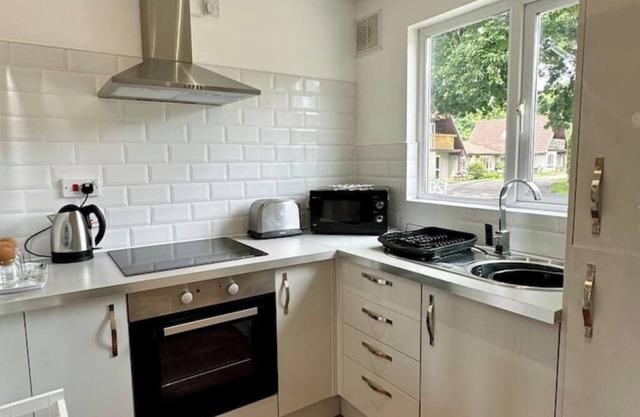120 Hengar Manor Cozy Villa - Onsite Indoor Poolnn