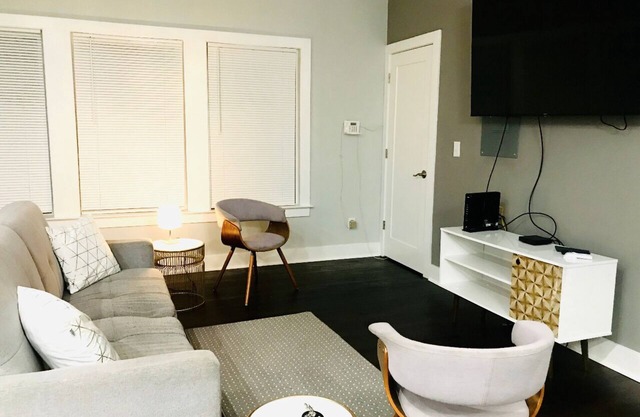 1268-Modern, Private Room with shared common areas