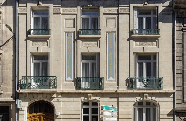 13-bedroom hotel with breakfast located in the center of Limoges.