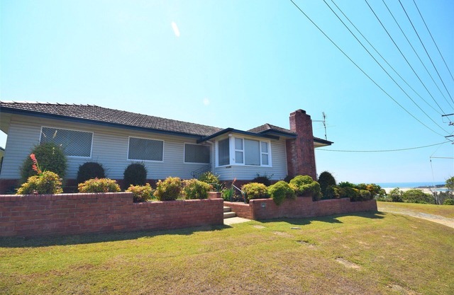 13 HIGH ST - Breathtaking views to die for! One of the best locations!