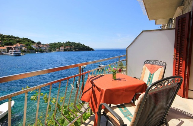 Beach Račišće 