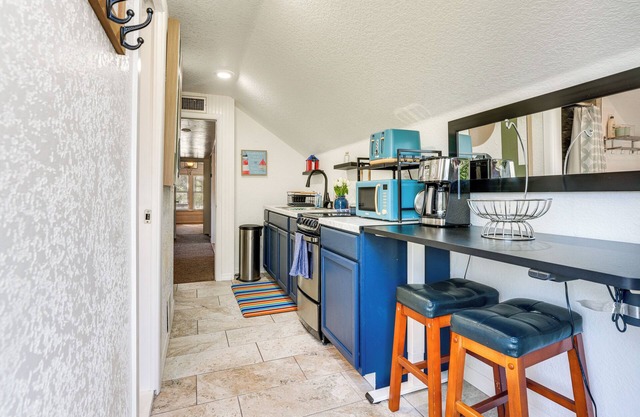 13 Mi to Wekiwa Springs: Rustic Cabin on 8 Acres
