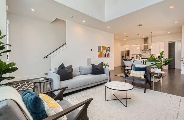 13- Modern Melrose Oasis-The Music City Collection