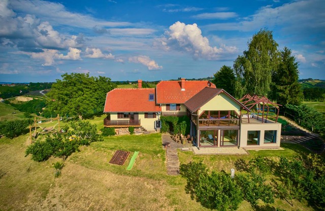 Holiday Podhamer Marijan 