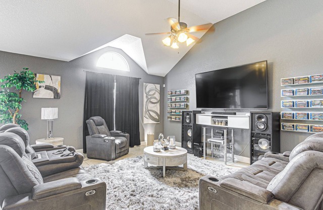 14 Mi to Jekyll Island: Luxe Brunswick Home