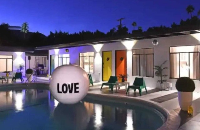 14 Room Hotel with Two Pools in Downtown PS!