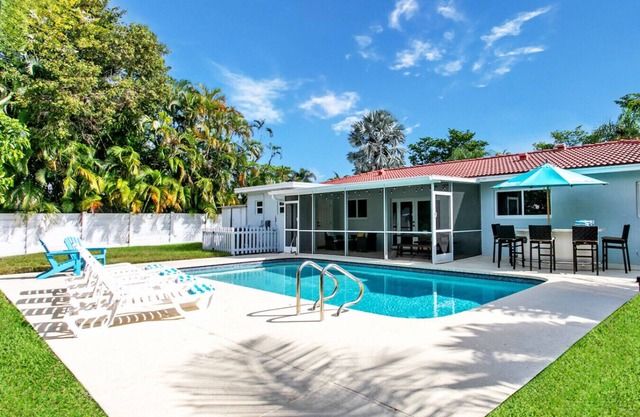 144 SE 3rd Ave Dania Beach FL