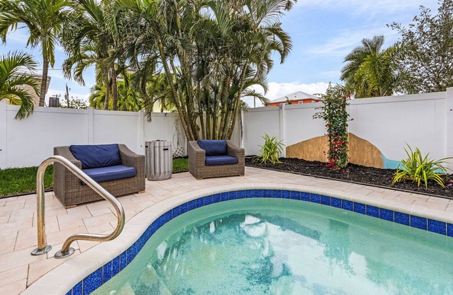 149 Beach Escape: Pool, Cozy Living, Close to the Gulf