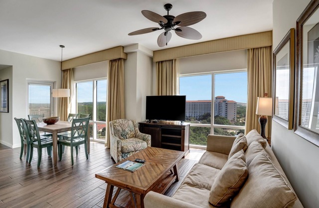 14th Floor Spectacular Views: 2 Bedroom, 2 King Beds, Sleeper Sofa, and Full Kitchen at Sandestin Golf and Beach Resort!