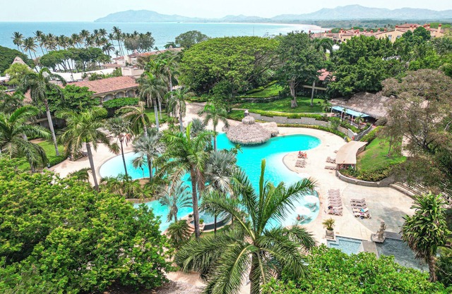 15%GREEN SEASON OFF - Escape to Pool side condo - In the heart of Tamarindo!
