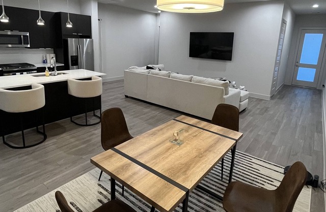 15 min From Downtown! Luxury Houston Home