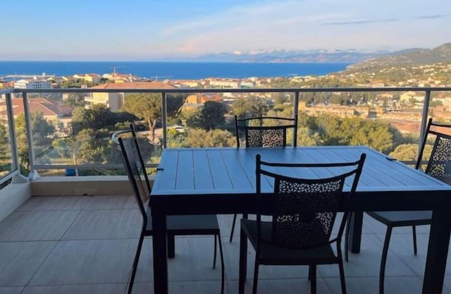 15 min walk from the beach - Breathtaking sea and mountain views - All comforts